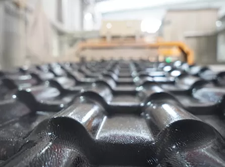 El futuro de los techos: exploración de técnicas modernas de fabricación e innovaciones en tejas de resina